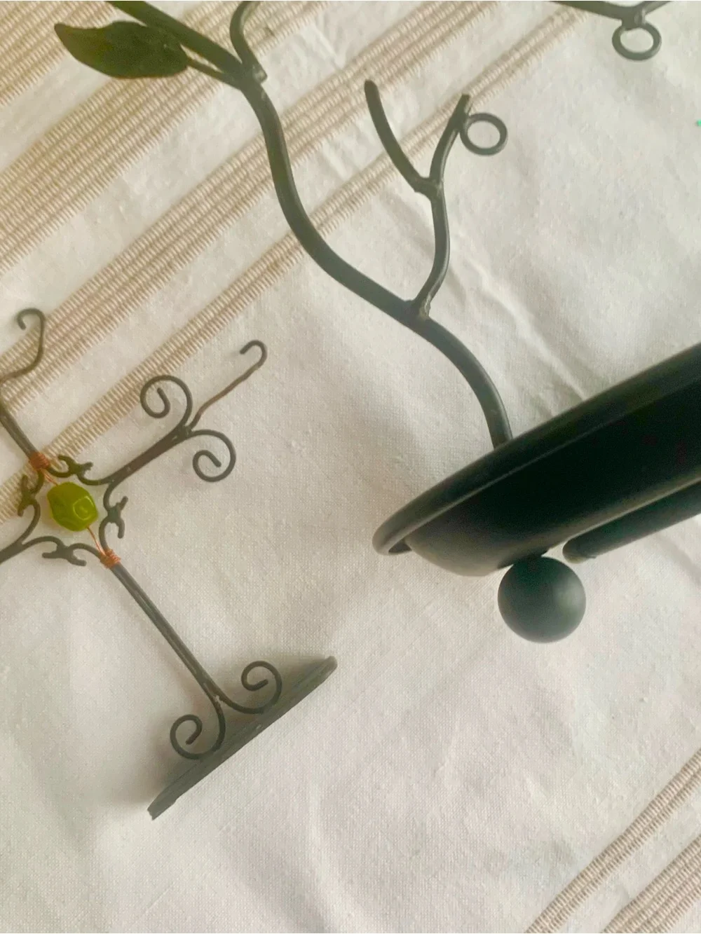 2 Jewelry Stands w/ Nature Vibes in Espresso & dark bronze metal